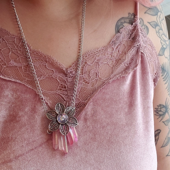 Flower Gem Iridescent Crystals | Chain Necklace - Picture 3 of 3